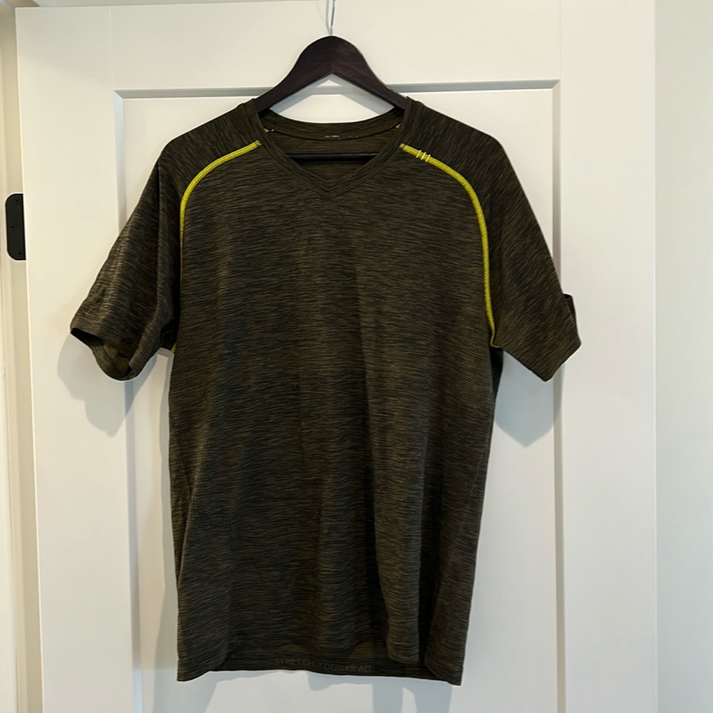 Lululemon men’s very good condition v-neck workout shirt, olive green, Lg.